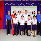 Công ty TNHH TMDV Đại Đức Tài trao tặng suất học bổng "Tiếp sức em đến trường" tại Trường tiểu học Phú Tân