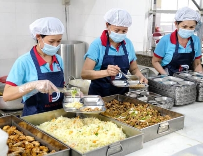 Hoạt động chuẩn bị suất ăn